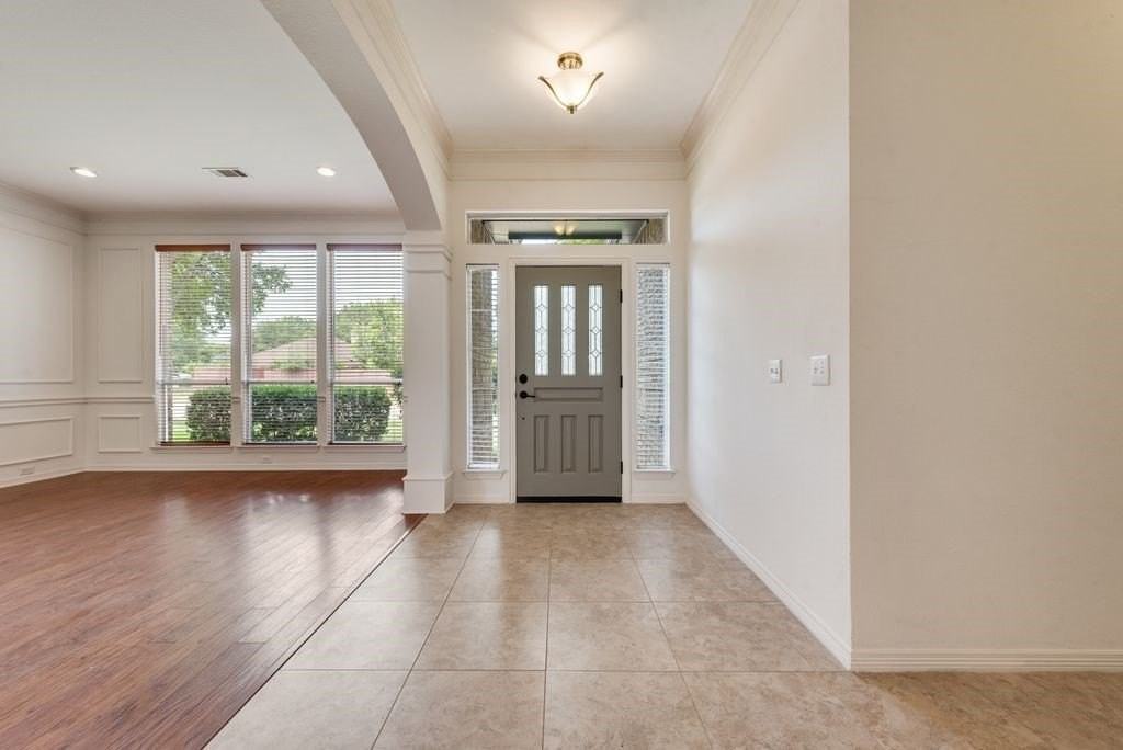 719 Parkway Blvd - Photo 2 of 20