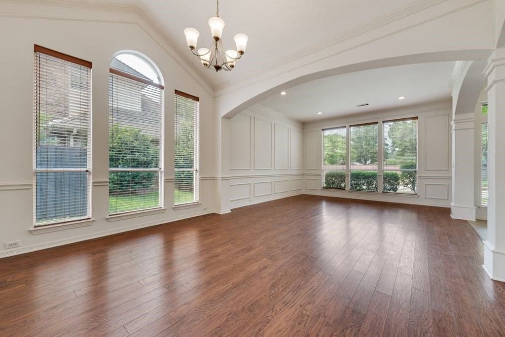 719 Parkway Blvd - Photo 3 of 20