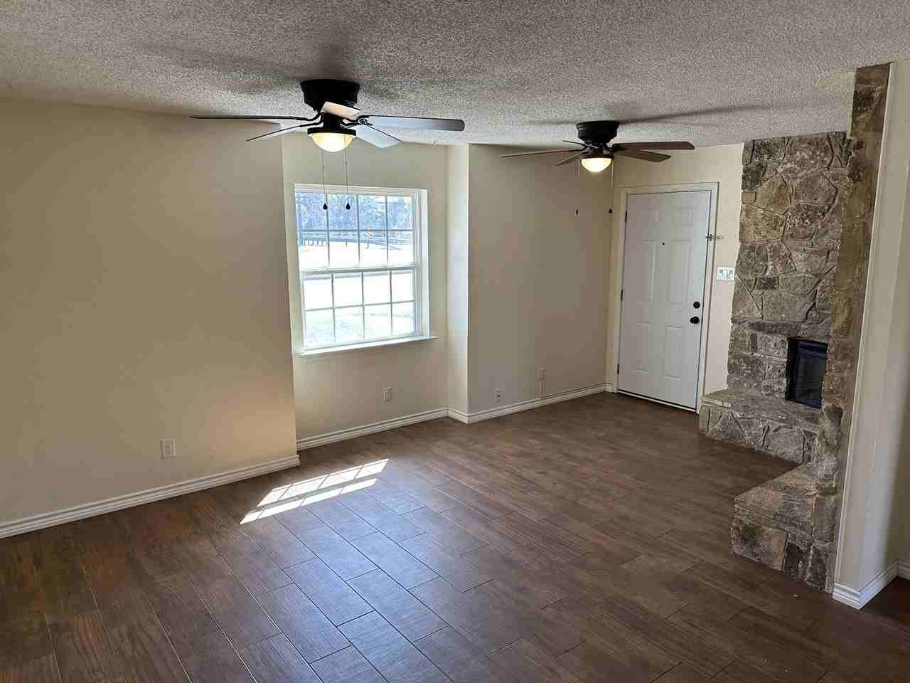 204 E Rucker St - Photo 4 of 25