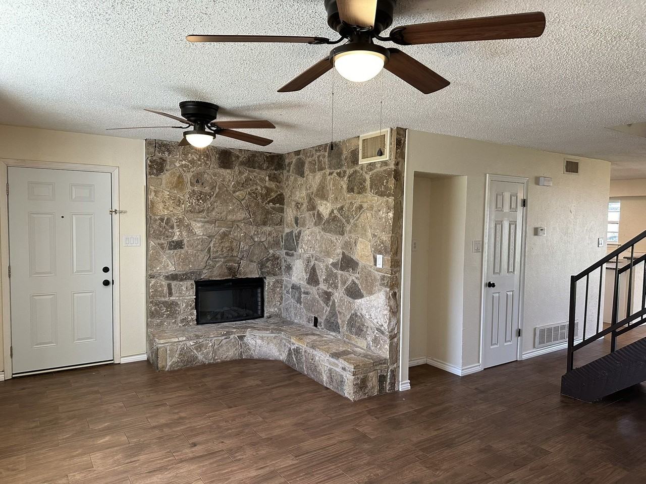 204 E Rucker St - Photo 5 of 25