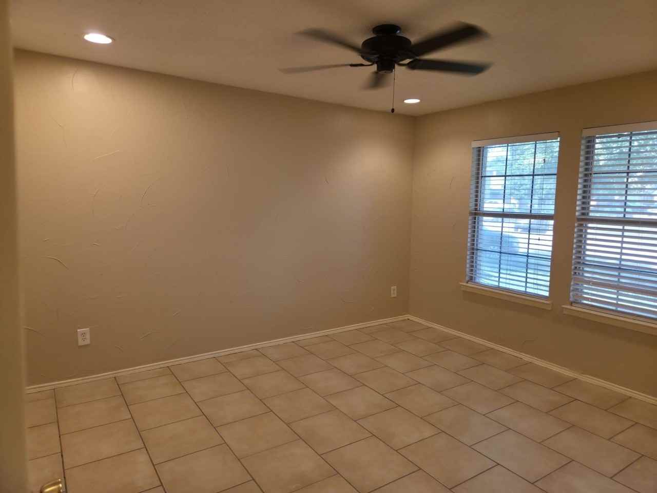 8704 Hunters Creek Dr - Photo 2 of 12
