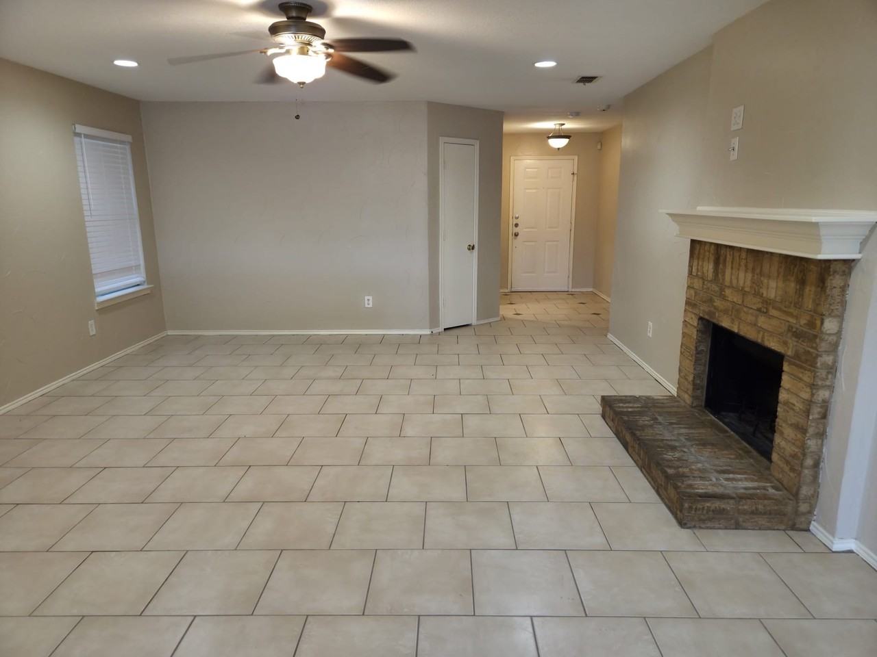8704 Hunters Creek Dr - Photo 3 of 12