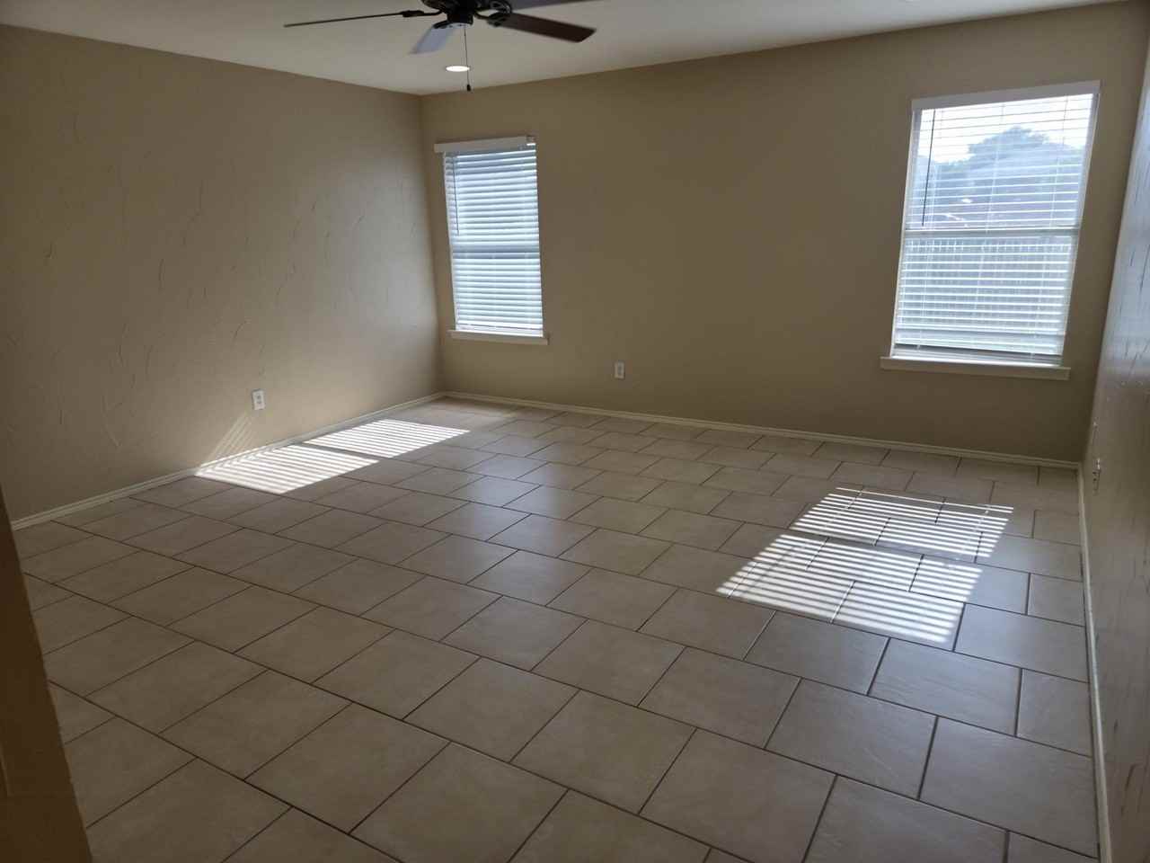 8704 Hunters Creek Dr - Photo 5 of 12