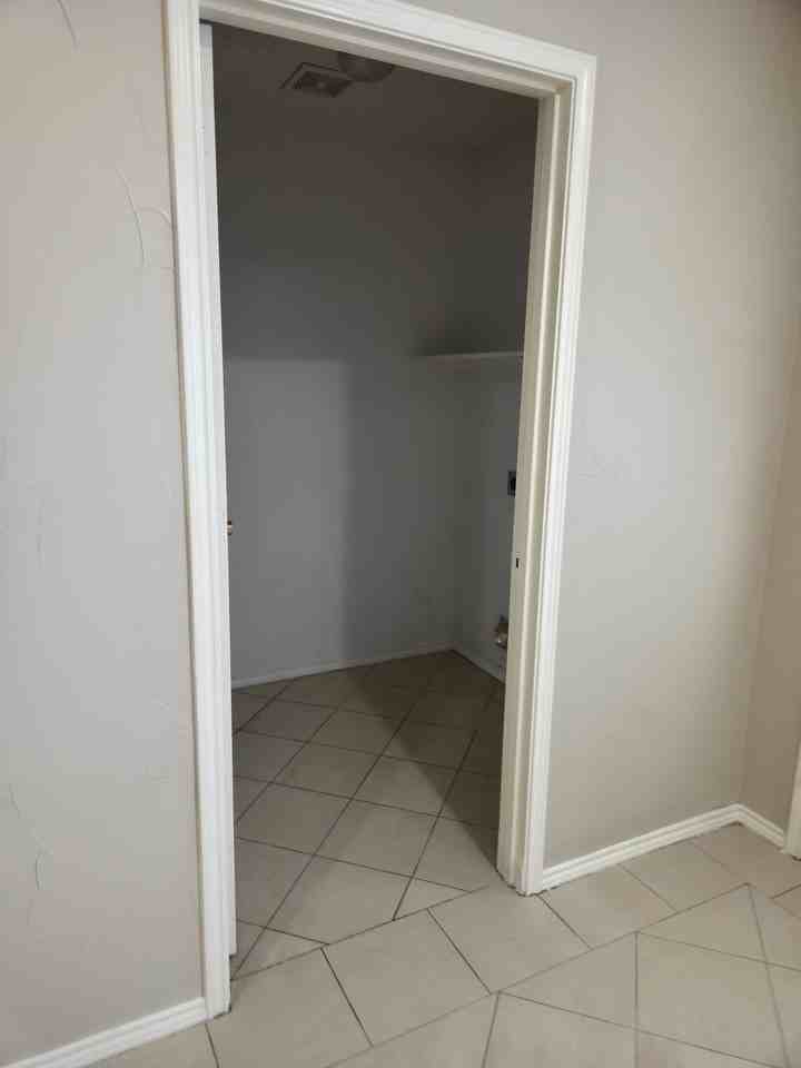 8704 Hunters Creek Dr - Photo 6 of 12