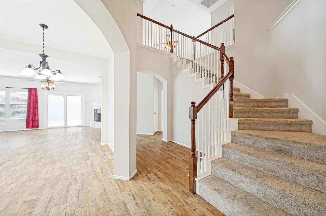 14501 Eaglemont Dr - Photo 3 of 20