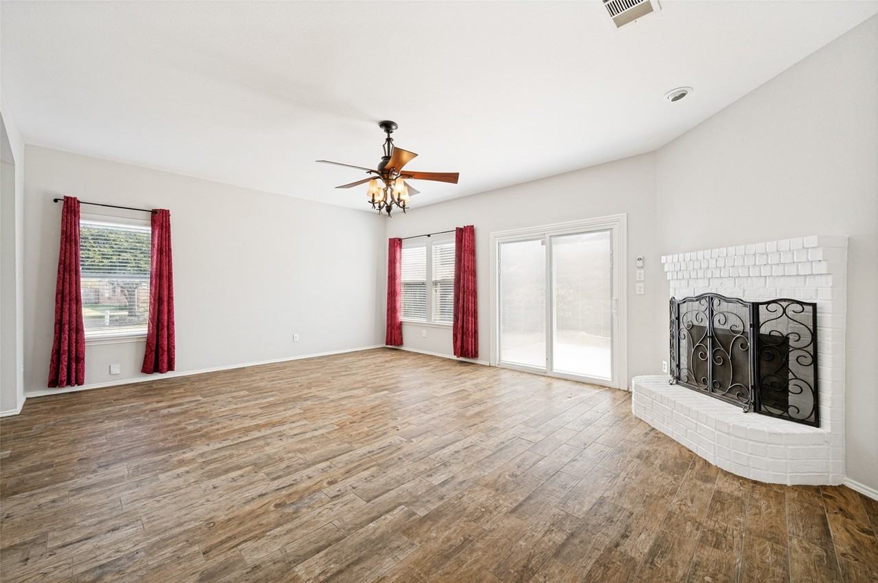 14501 Eaglemont Dr - Photo 4 of 20