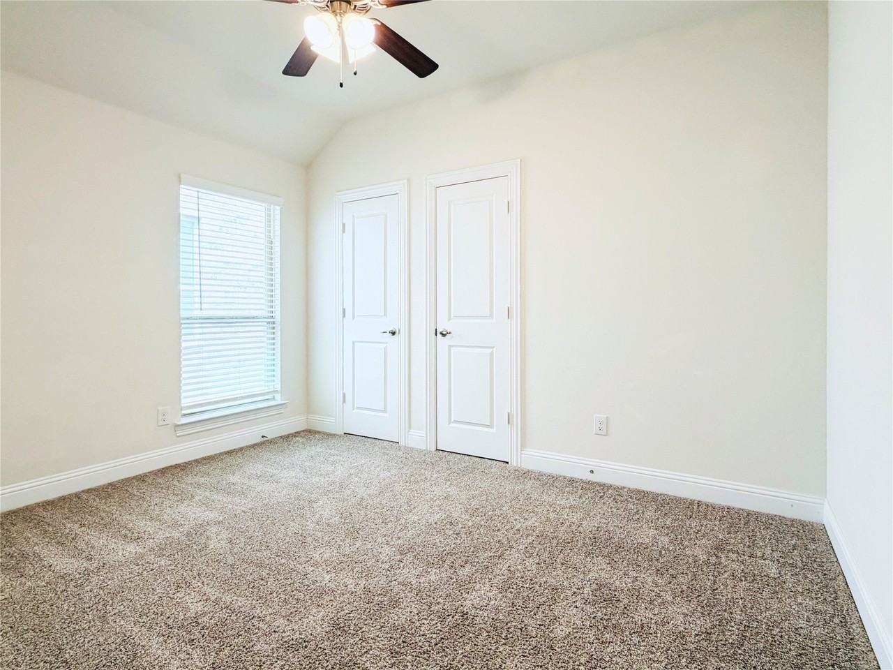 10809 Table Bluff St - Photo 6 of 19