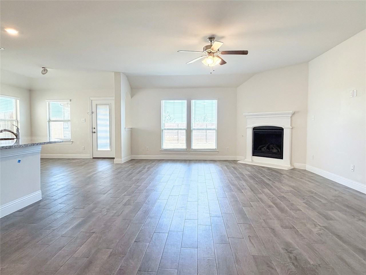 10809 Table Bluff St - Photo 3 of 19