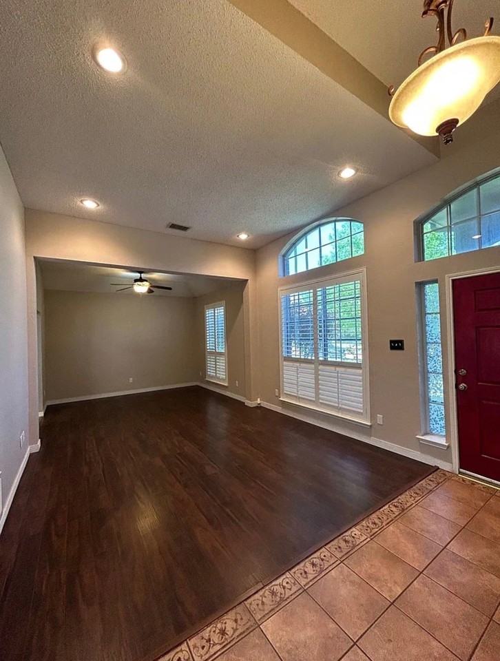 1606 Waterford Dr - Photo 3 of 21