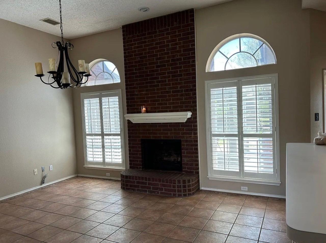 1606 Waterford Dr - Photo 4 of 21