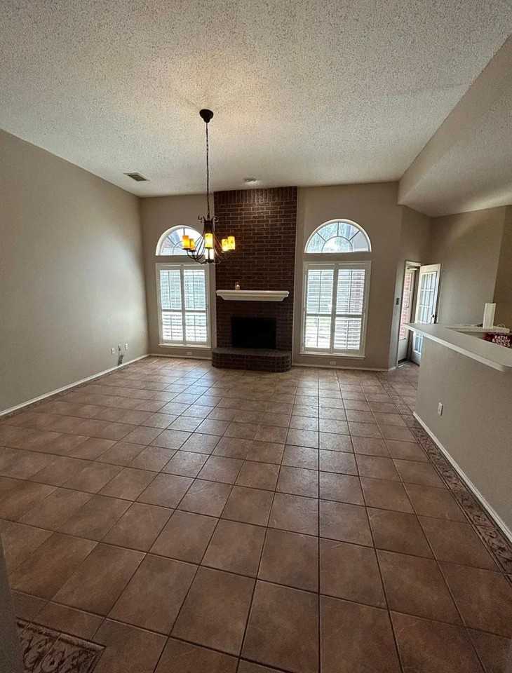 1606 Waterford Dr - Photo 5 of 21