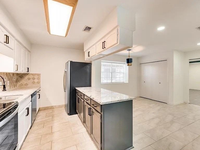 4919 Woodland Park Blvd - Photo 4 of 16