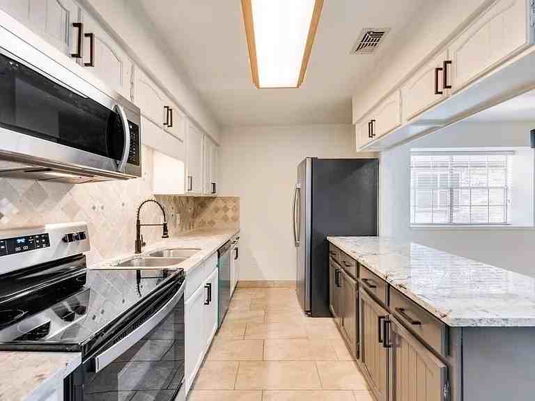 4919 Woodland Park Blvd - Photo 6 of 16