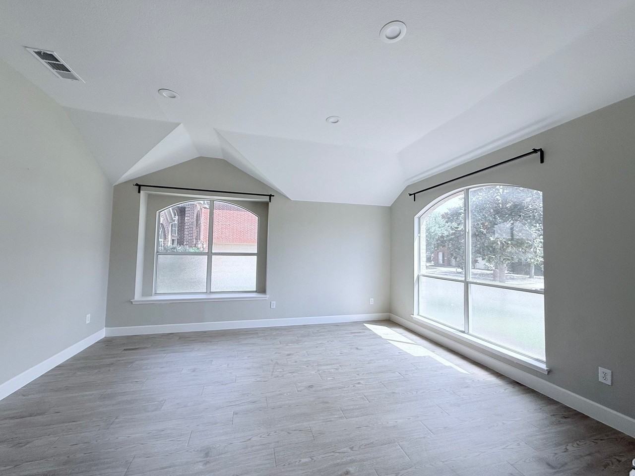 7608 Sunburst Trl - Photo 3 of 8