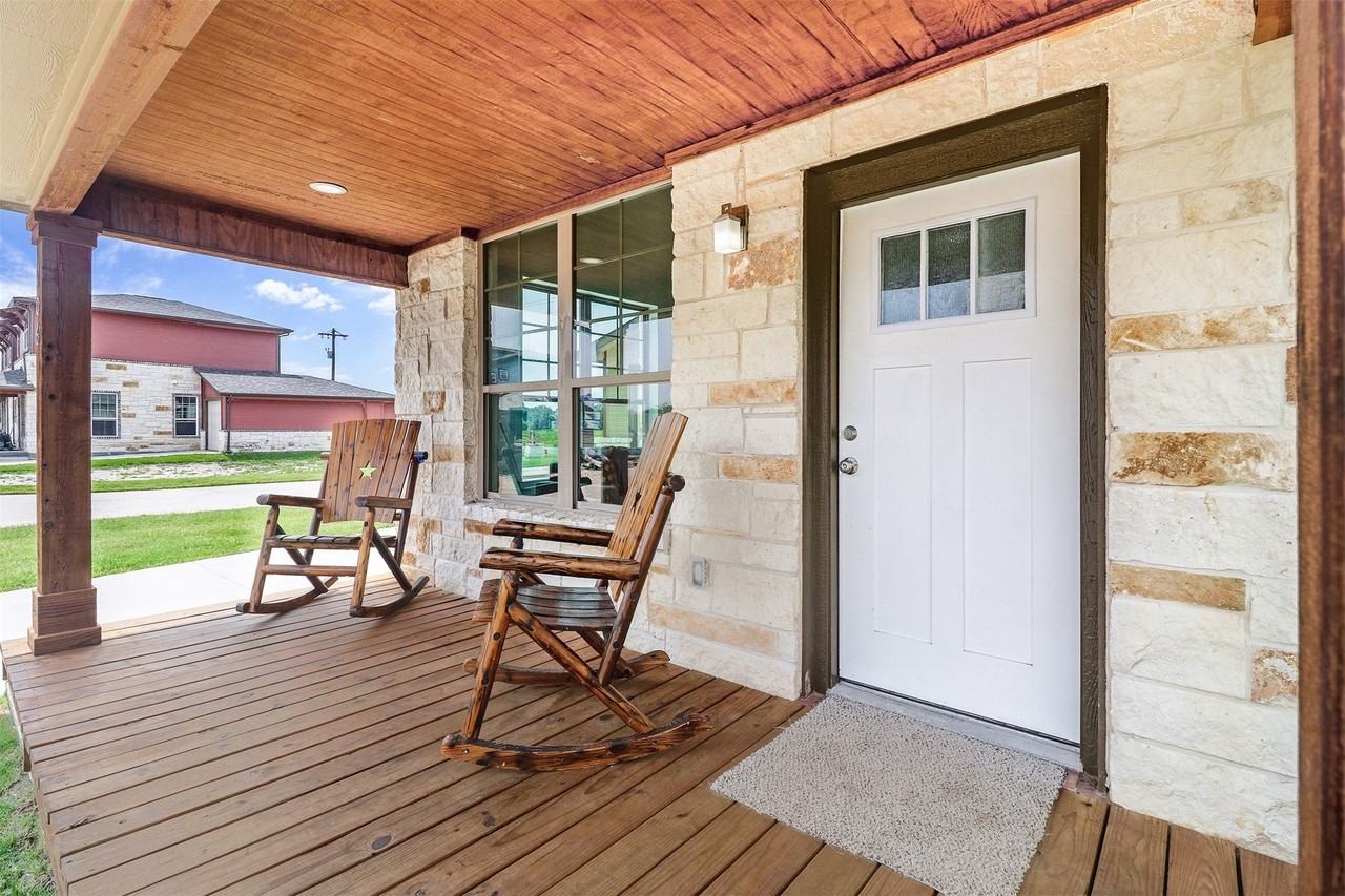 106 Perch Dr - Photo 2 of 37