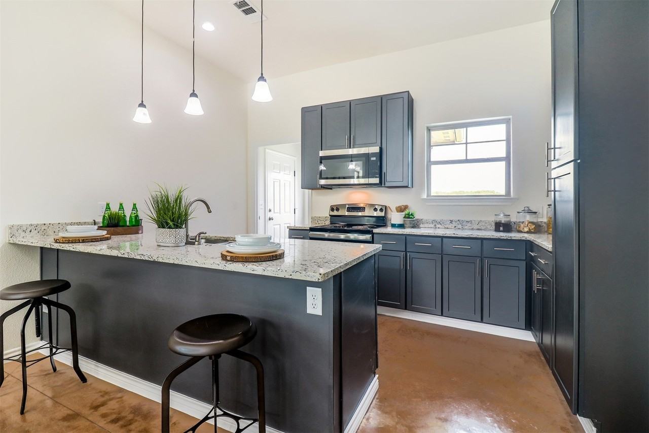 106 Perch Dr - Photo 4 of 37