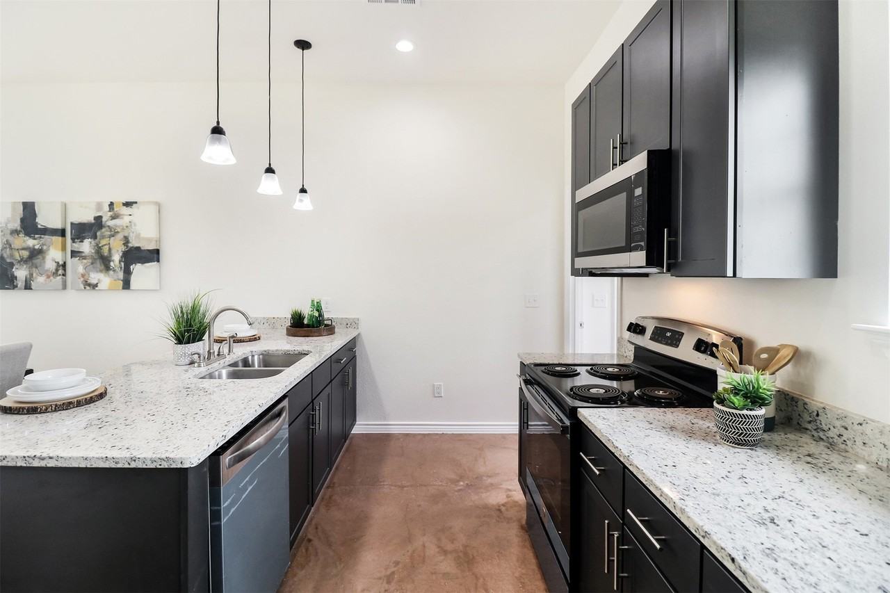 106 Perch Dr - Photo 5 of 37