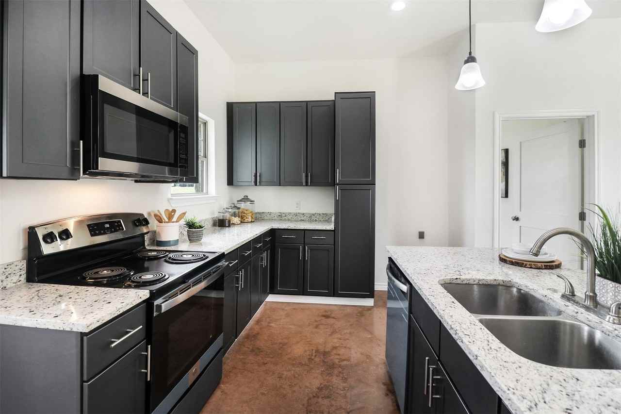 106 Perch Dr - Photo 6 of 37