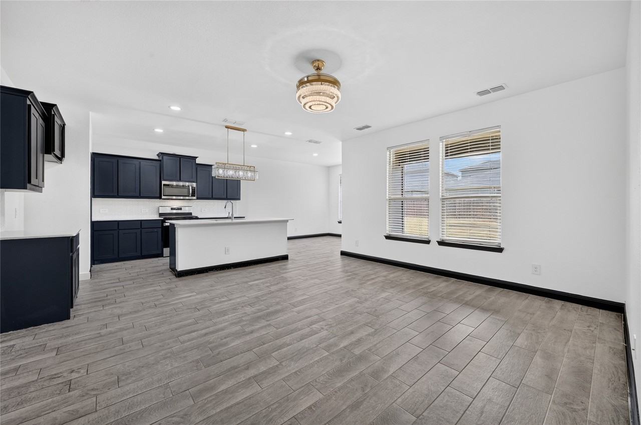 1005 Chaplin Dr - Photo 2 of 20