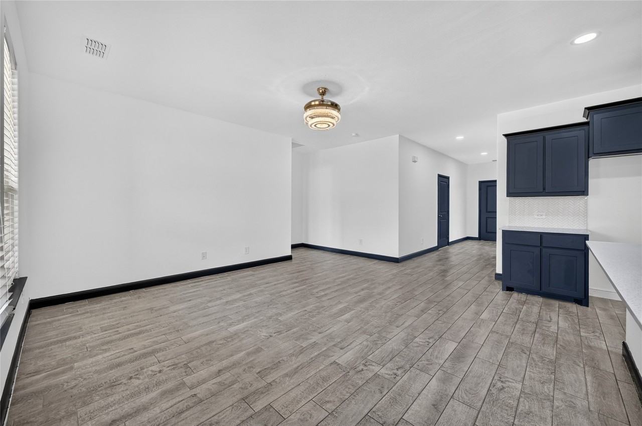1005 Chaplin Dr - Photo 3 of 20