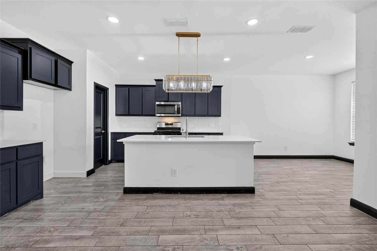 1005 Chaplin Dr - Photo 4 of 20