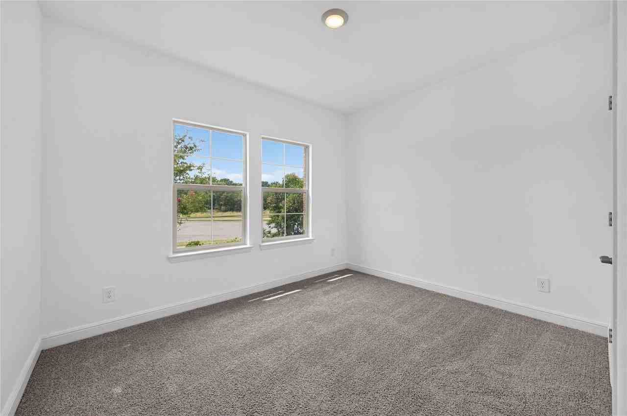 1005 Chaplin Dr - Photo 7 of 20