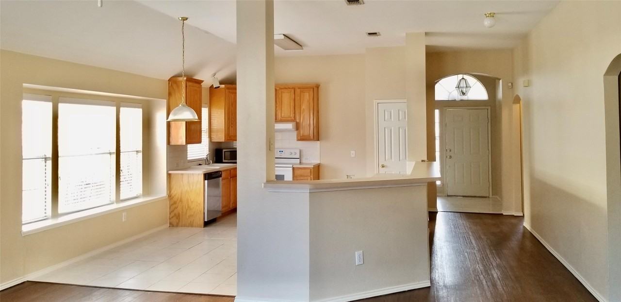 3916 Iris Ct - Photo 3 of 15