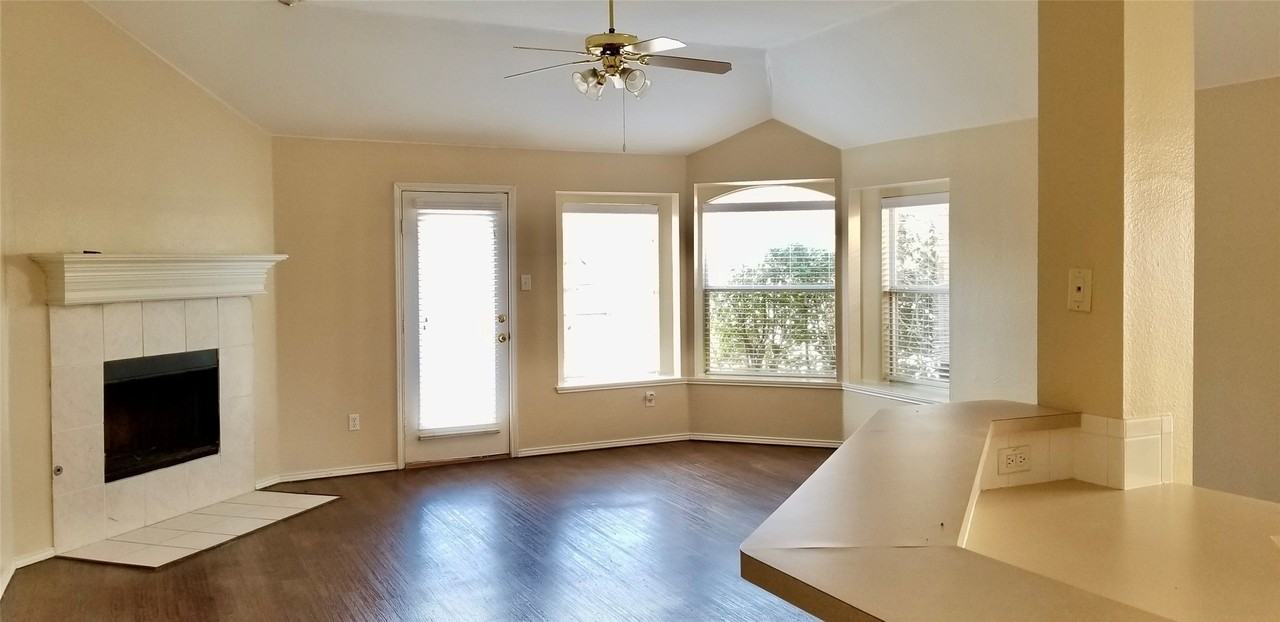 3916 Iris Ct - Photo 4 of 15