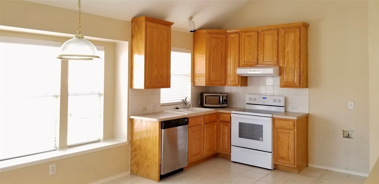3916 Iris Ct - Photo 5 of 15