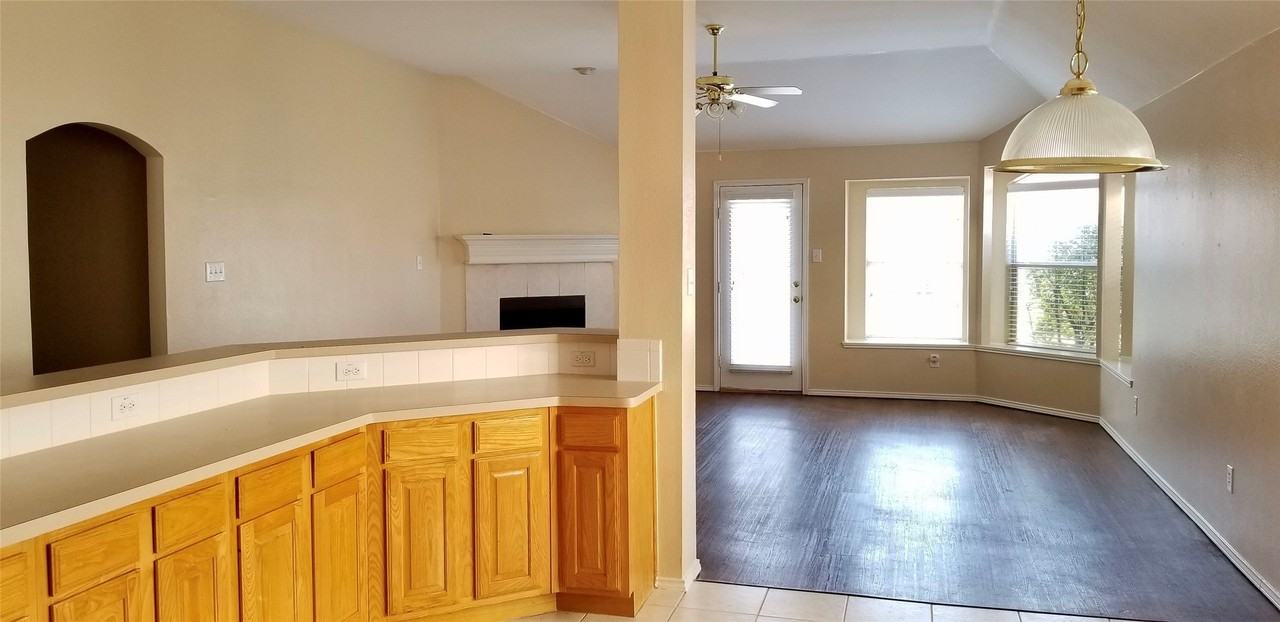 3916 Iris Ct - Photo 6 of 15