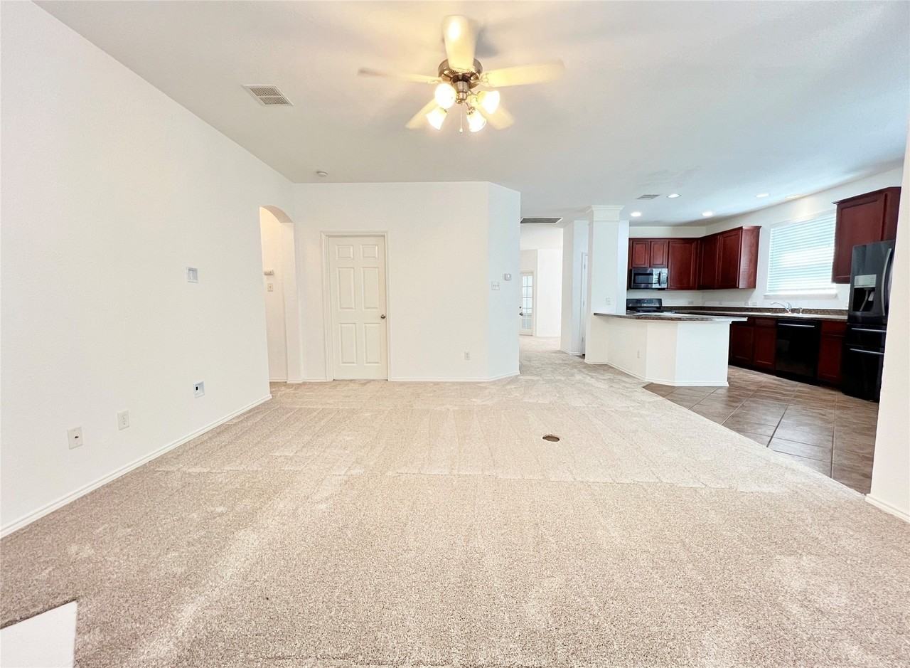 15465 Adlong Dr - Photo 3 of 25