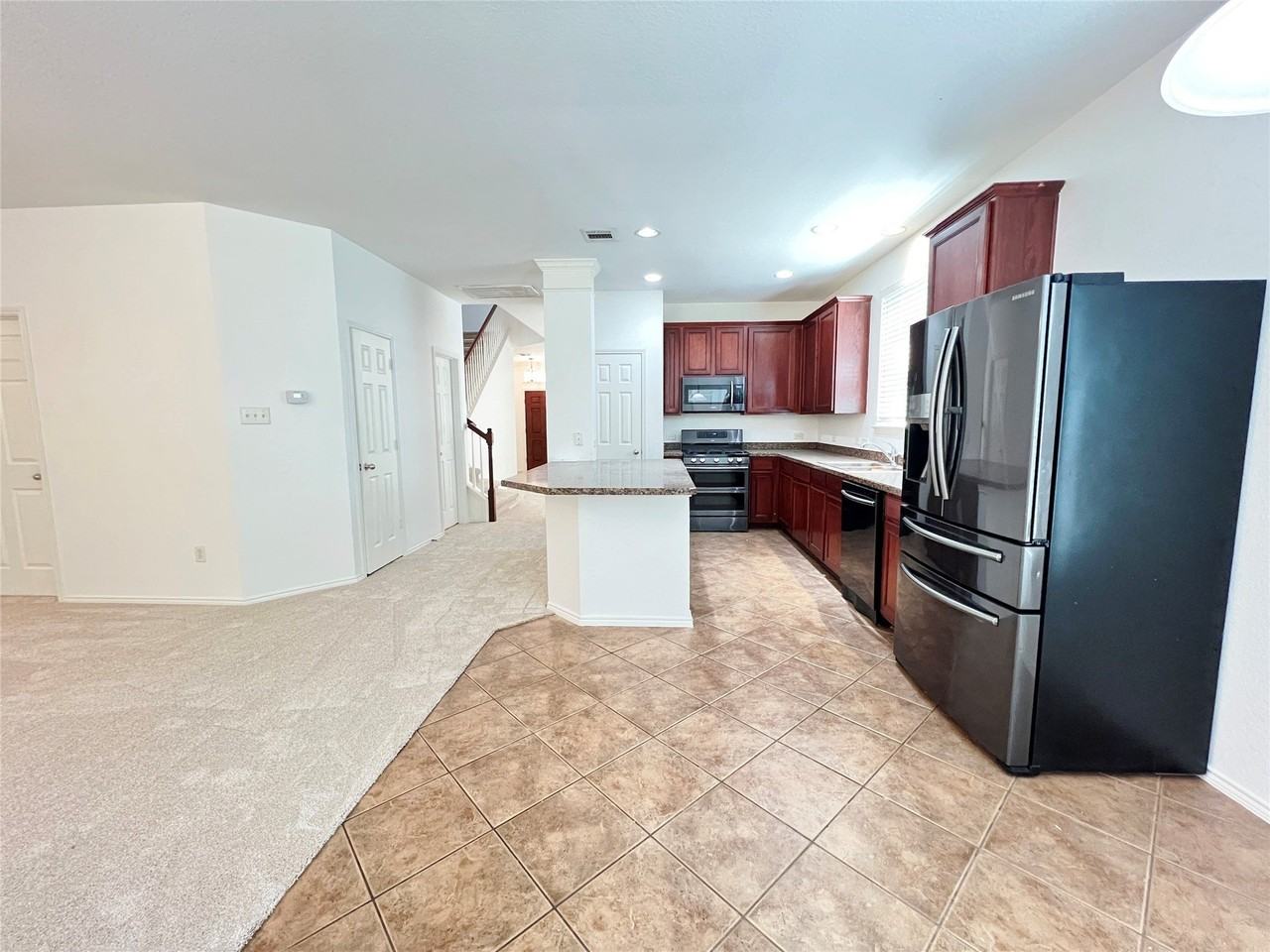 15465 Adlong Dr - Photo 4 of 25