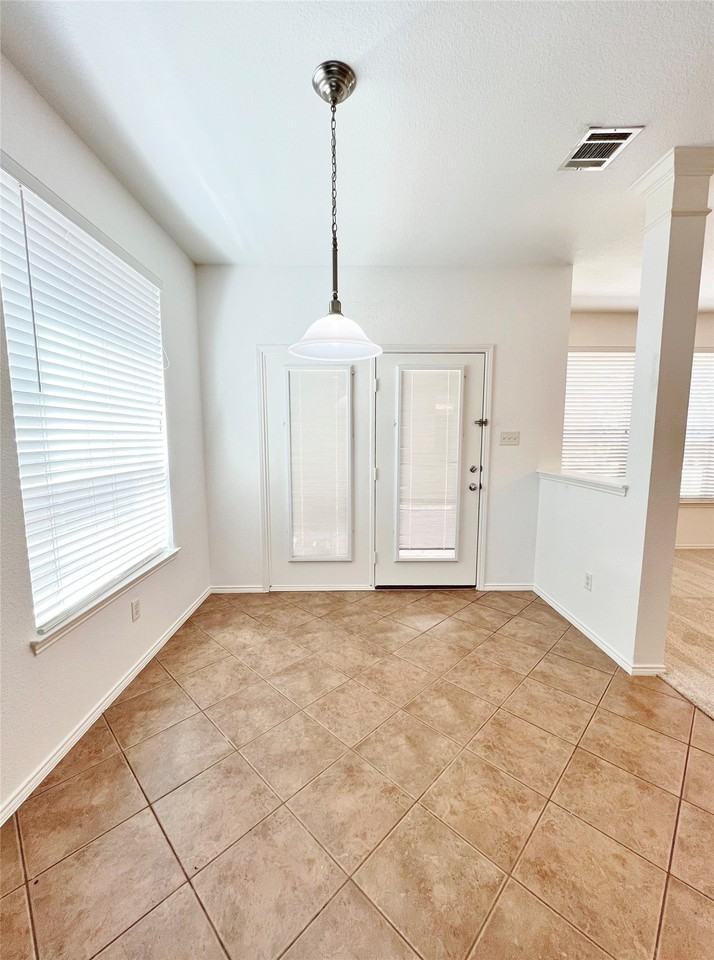 15465 Adlong Dr - Photo 6 of 25
