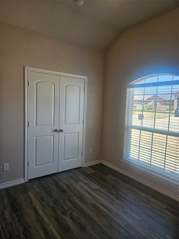 1707 Griffin Ln - Photo 5 of 24