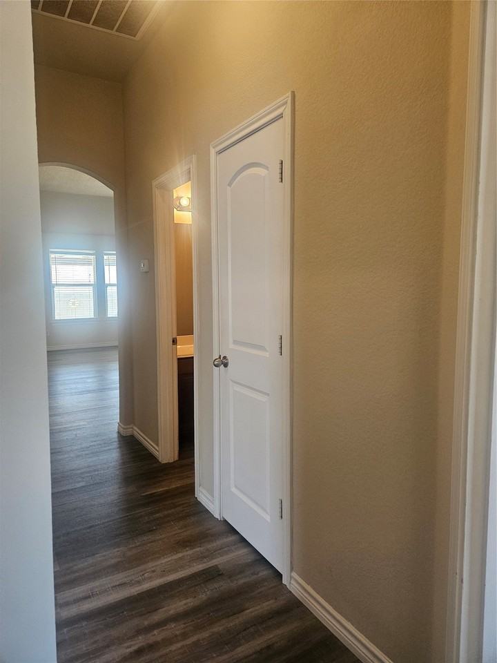 1707 Griffin Ln - Photo 6 of 24