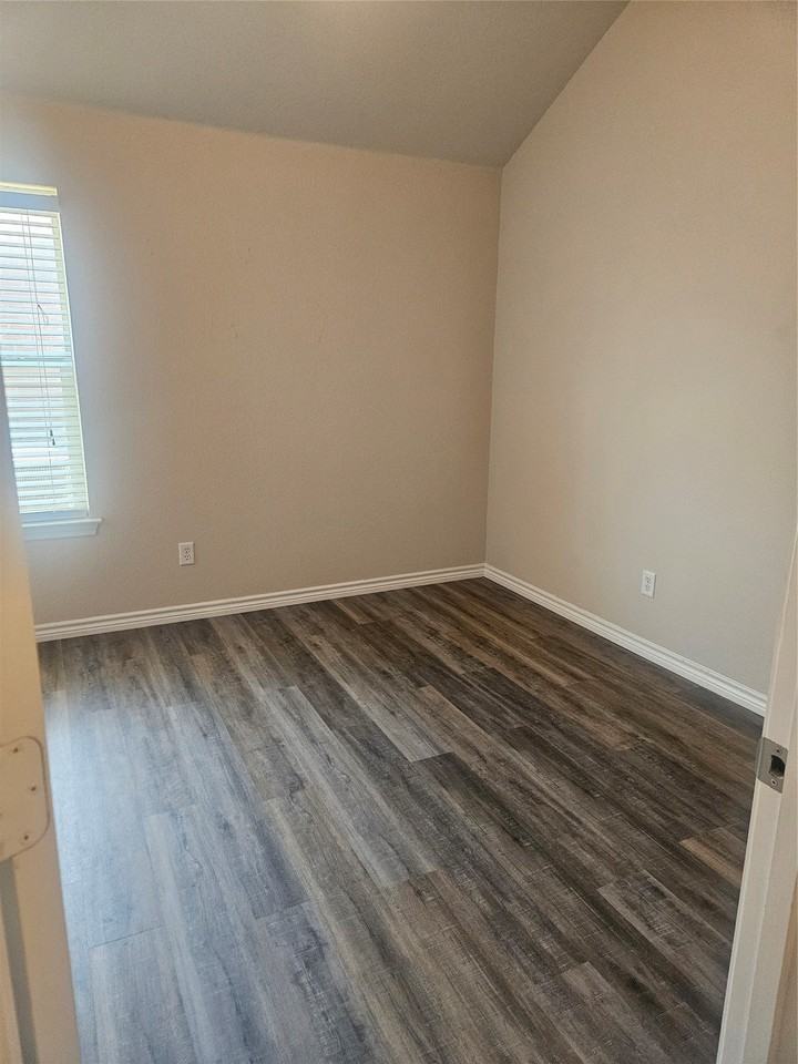 1707 Griffin Ln - Photo 7 of 24