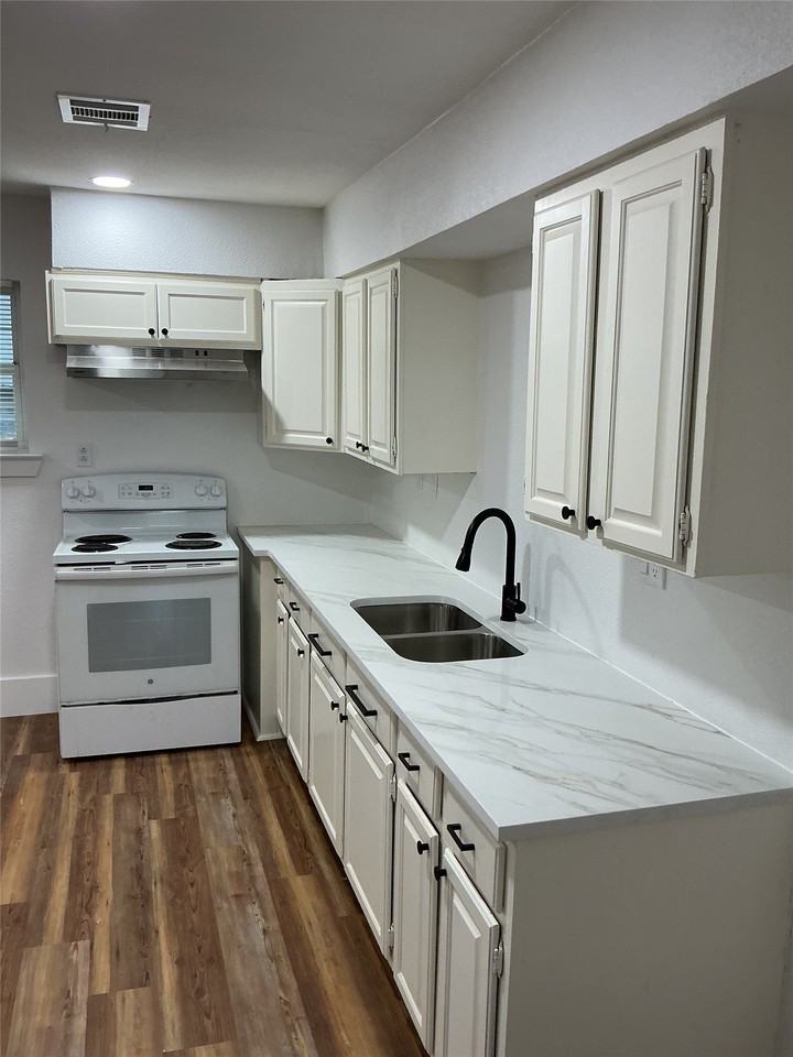 3831 Bernal Dr - Photo 2 of 31