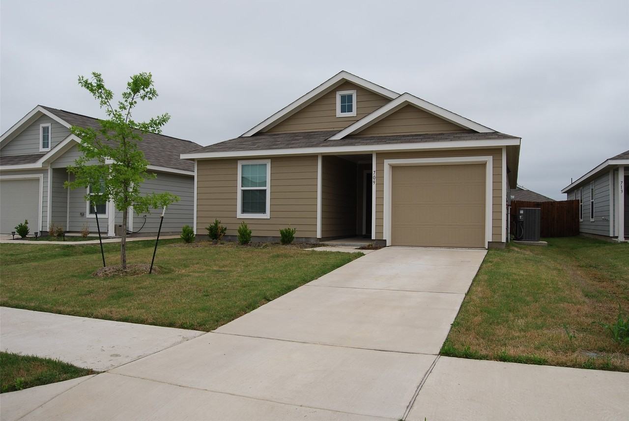 709 Slocum Way - Photo 2 of 17