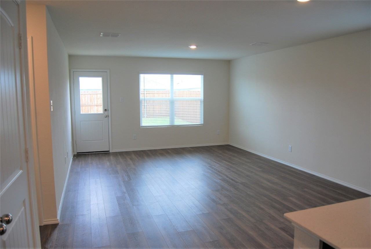 709 Slocum Way - Photo 5 of 17