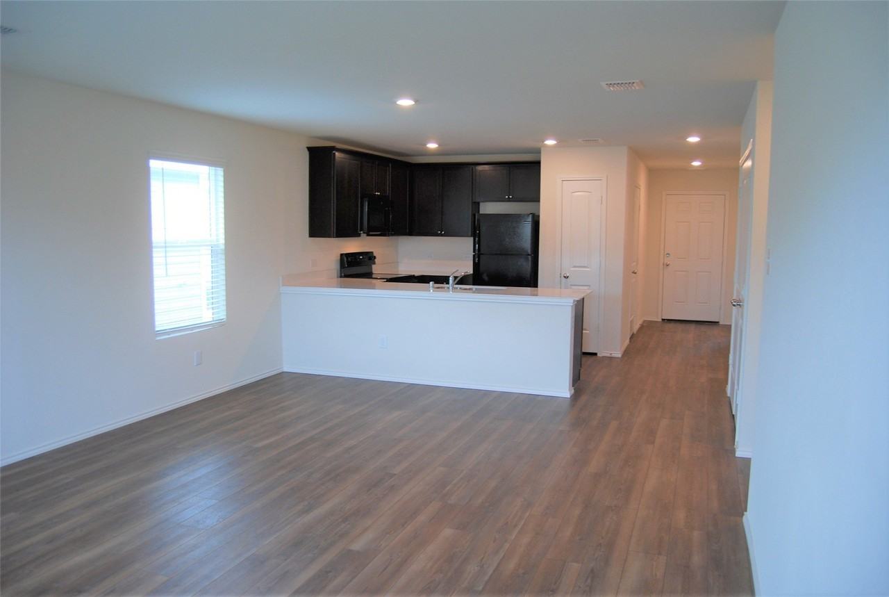 709 Slocum Way - Photo 6 of 17