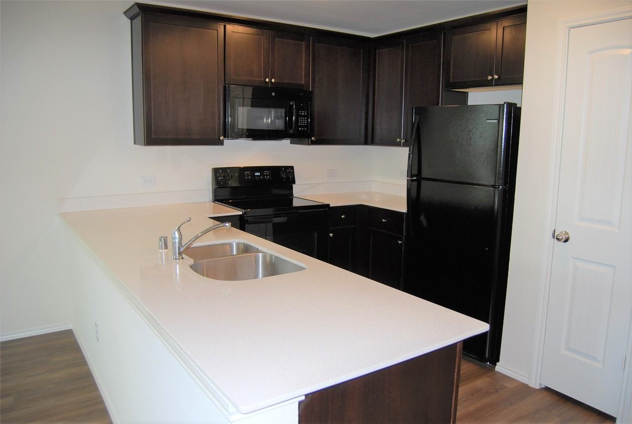 709 Slocum Way - Photo 7 of 17