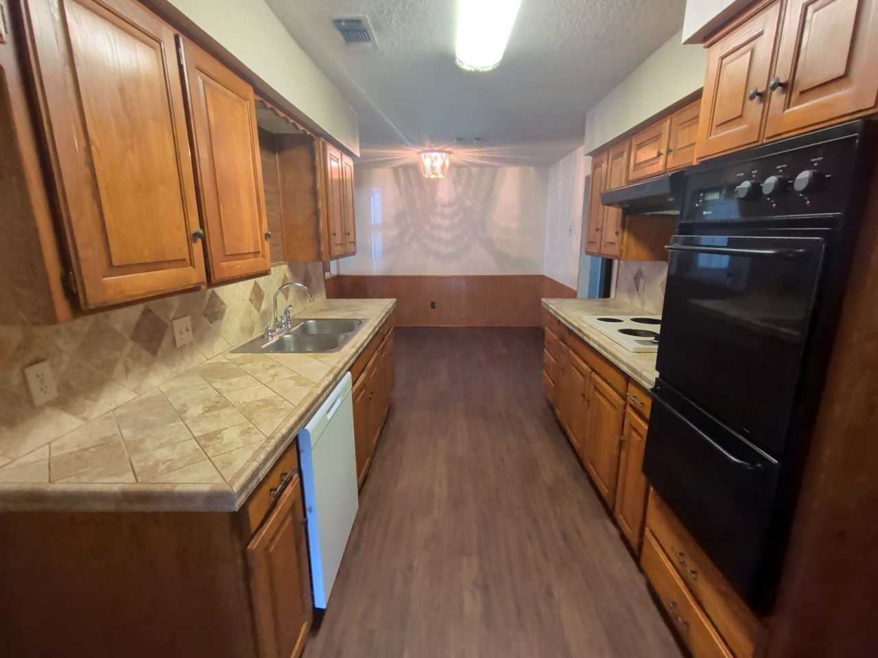 5541 Wood View St - Photo 5 of 17