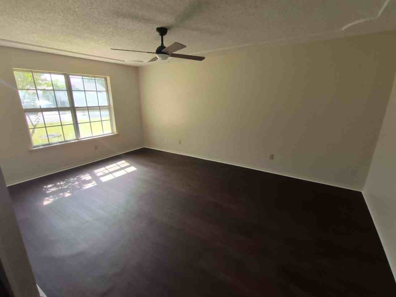 5541 Wood View St - Photo 7 of 17