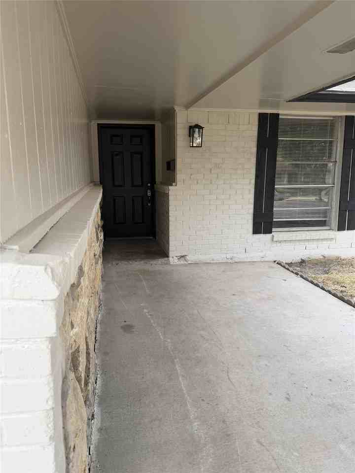 1021 Quebec Dr - Photo 2 of 15