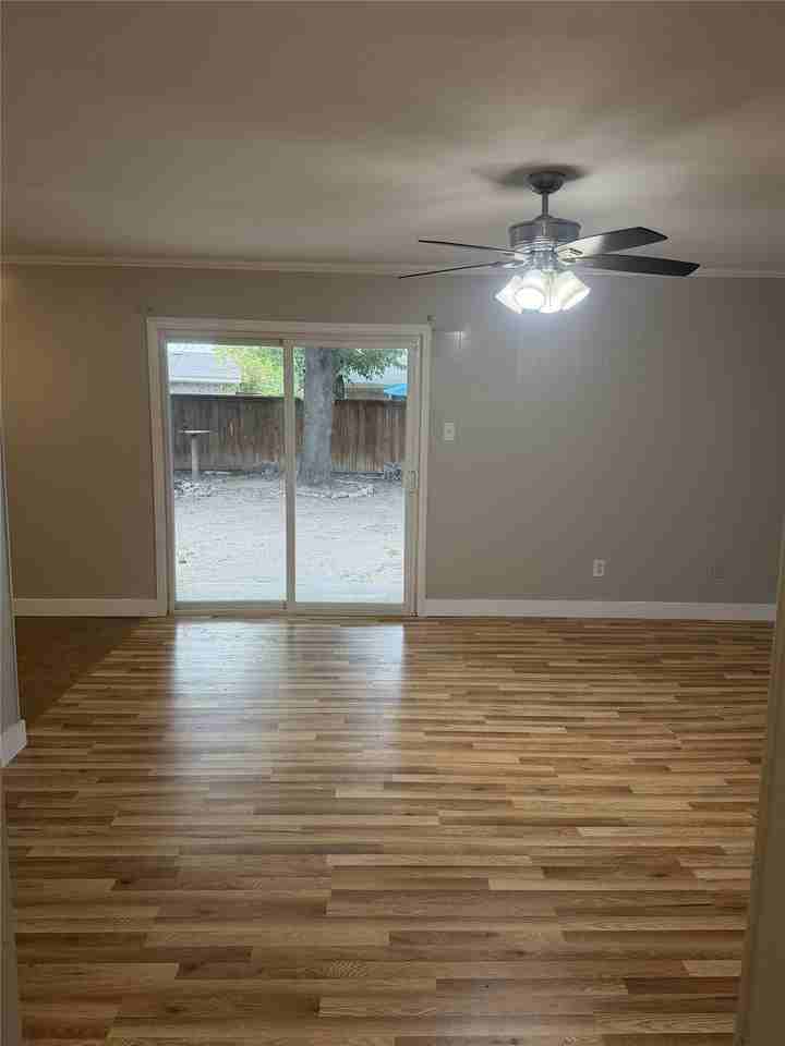 1021 Quebec Dr - Photo 4 of 15