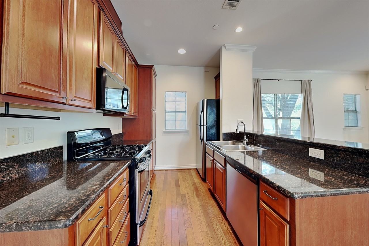6121 Oram St #A - Photo 5 of 14