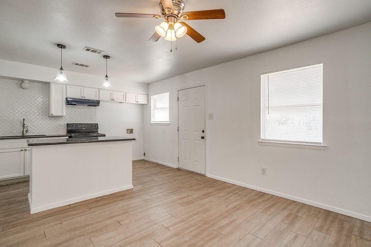 1421 5th Ave - Photo 6 of 21