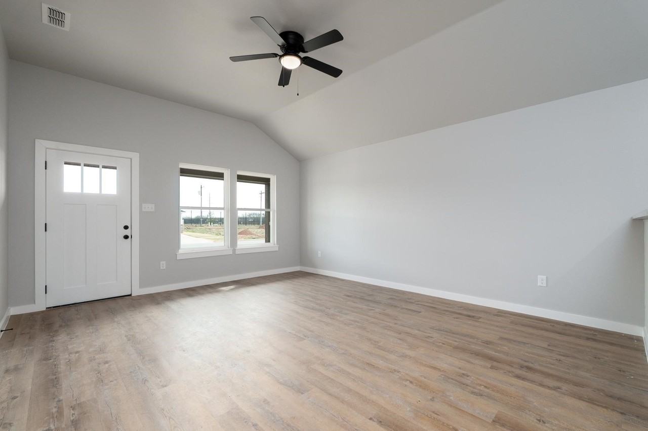 163 Tombstone Rd - Photo 2 of 30