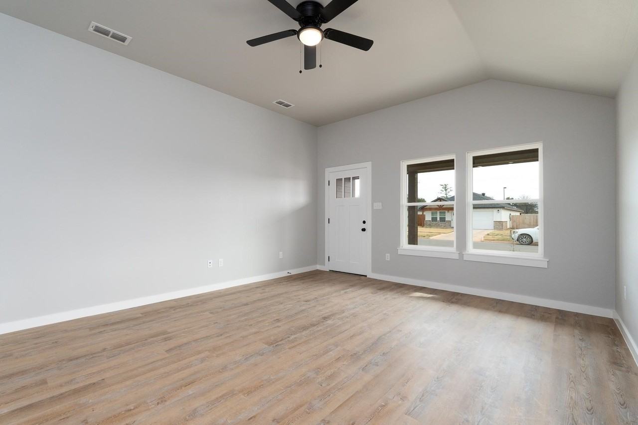 163 Tombstone Rd - Photo 3 of 30
