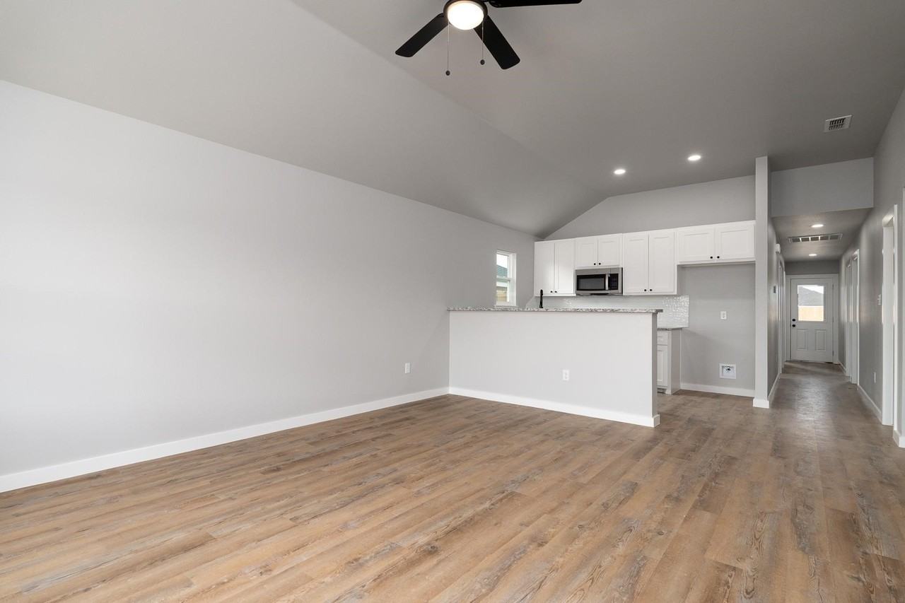 163 Tombstone Rd - Photo 4 of 30